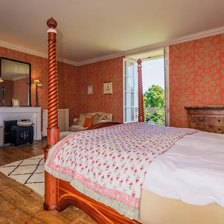 Chateau De La Guerinchie, Beautiful 7 Bedroom Castle In The Heart Of The Dordogne * Thiviers
